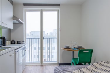 1 bed studio, Raleigh Street, City Centre, Plymouth, PL11ET - Image 3